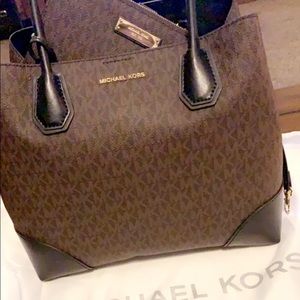 Michael Kors purse and matching wallet!